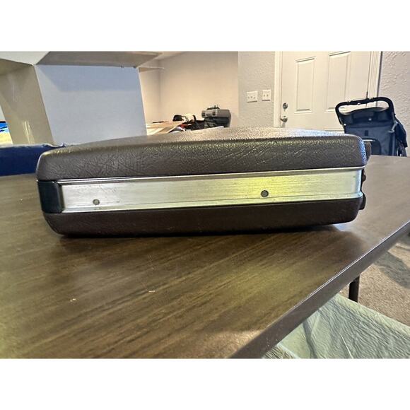 Vintage Samsonite SIGNAT Classic Brown Hard Shell Low Profile Brief Case w/ KEYS - Picture 7 of 16